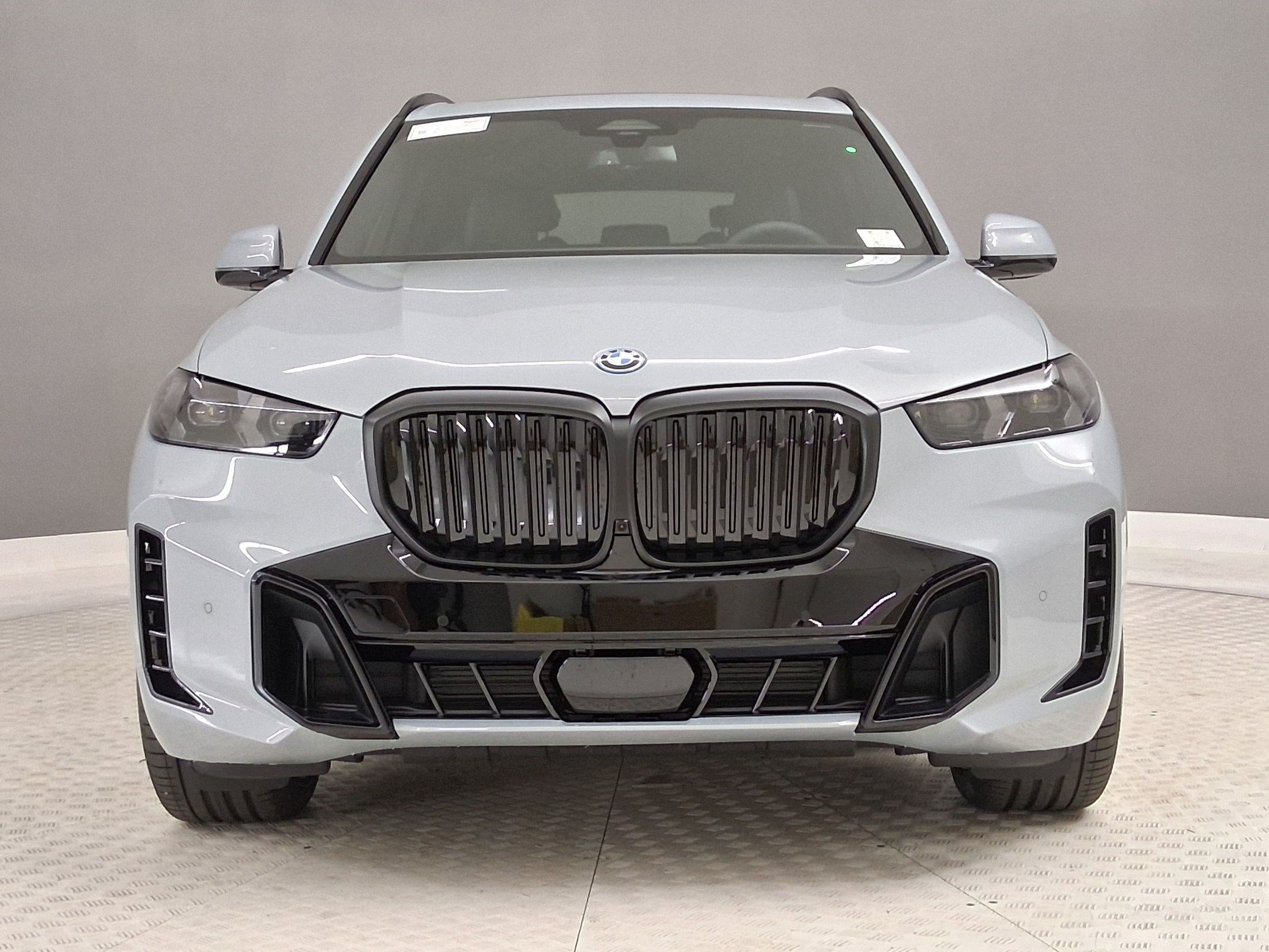 New 2026 BMW X5 xDrive50e w/ M Sport Package AWD/4WD image 4