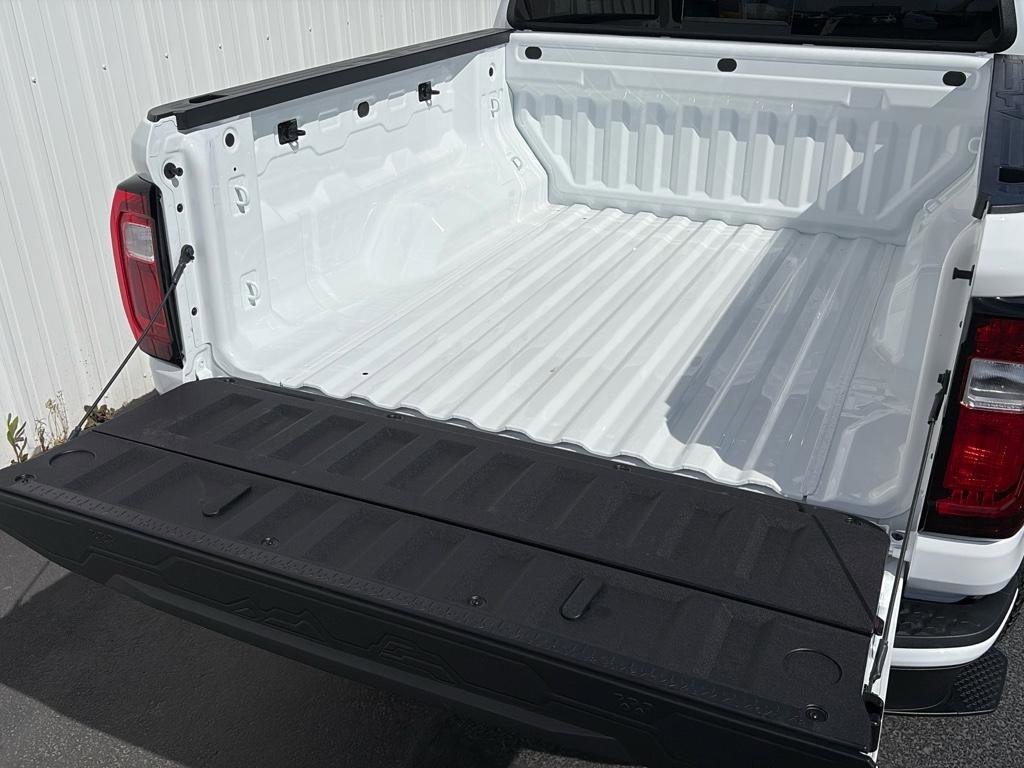 New 2025 GMC Canyon Elevation w/ Convenience Package image 10