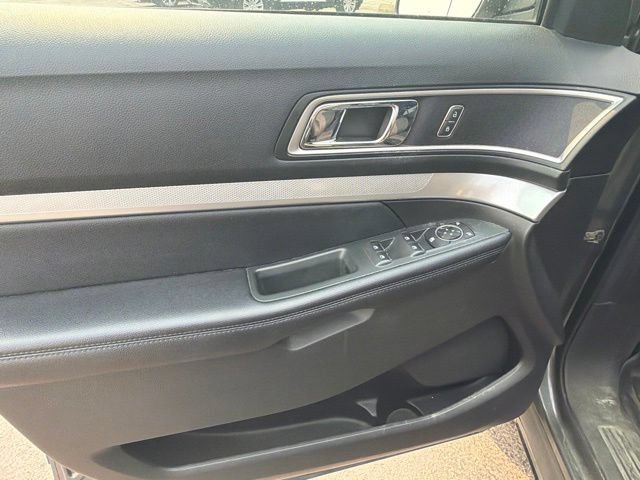 Used 2017 Ford Explorer XLT AWD/4WD image 17