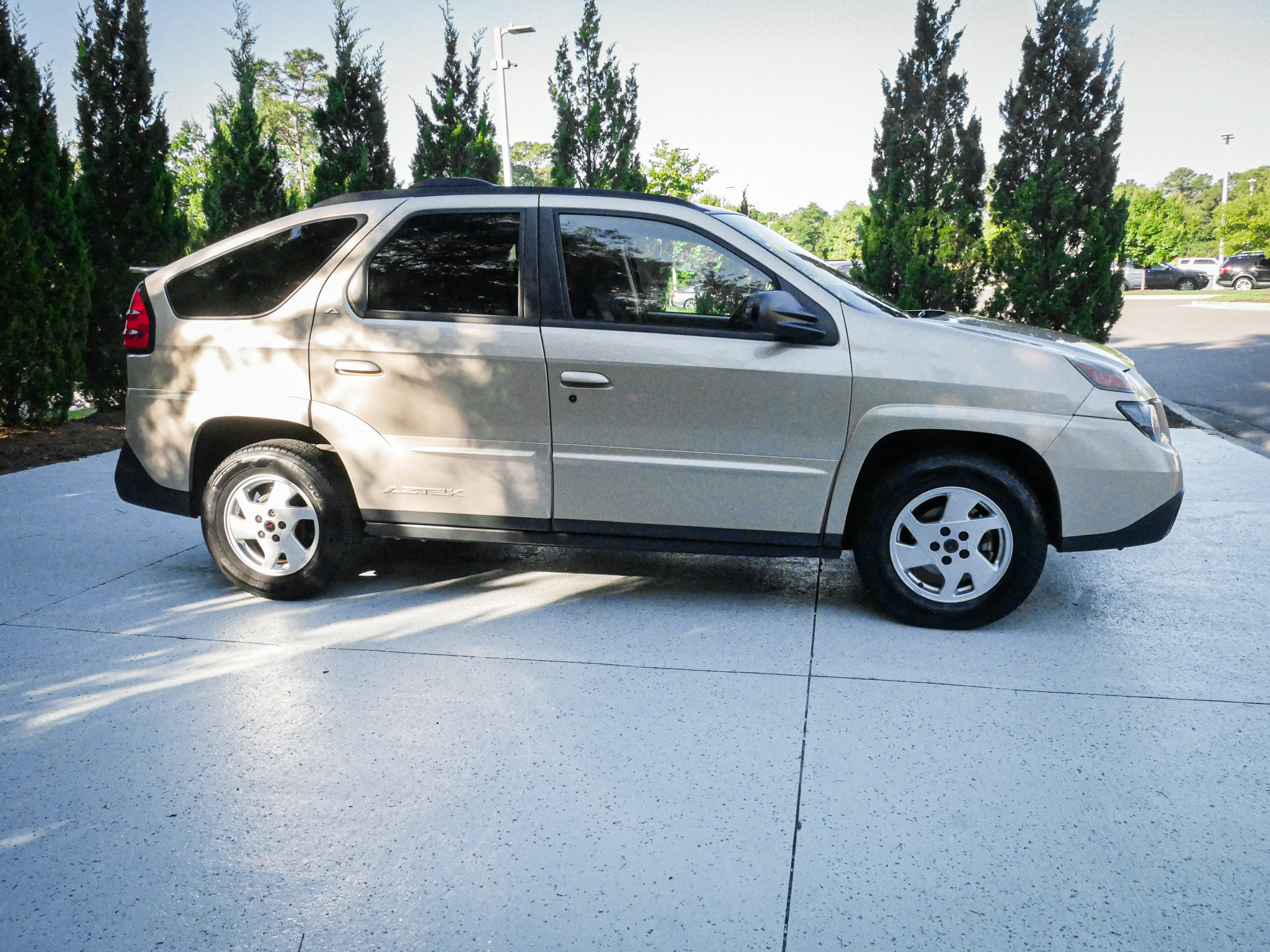 Used 2002 Pontiac Aztek 2WD image 11