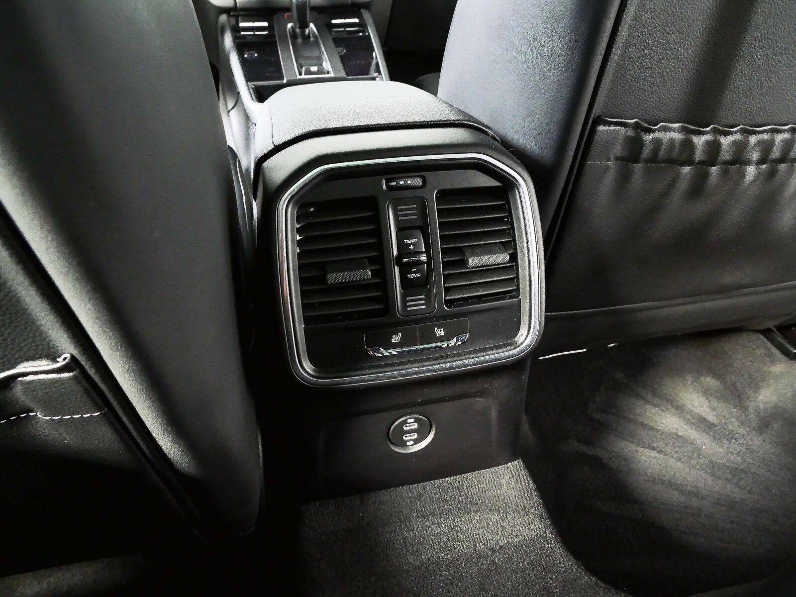 Certified 2025 Porsche Macan Turbo AWD/4WD image 22