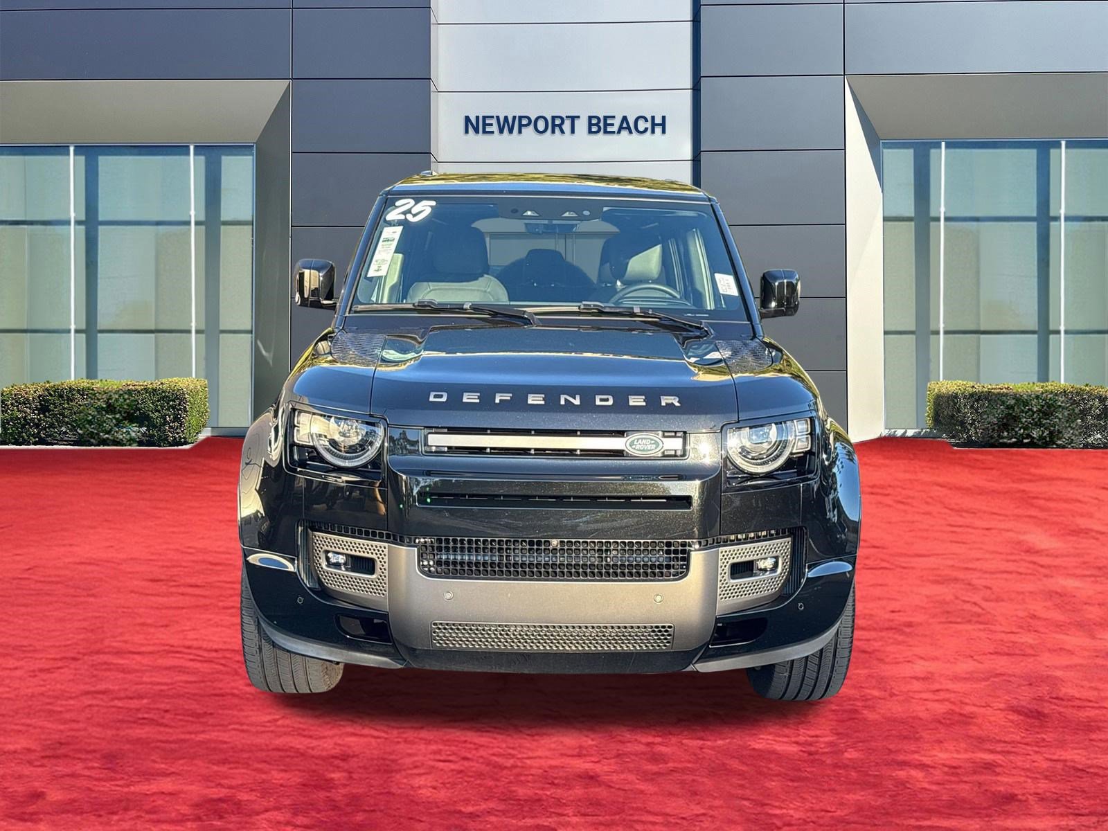 Certified 2025 Land Rover Defender 110 X-Dynamic SE image 5