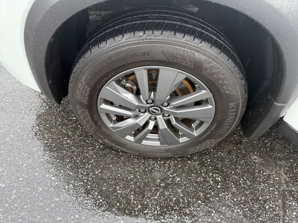 Used 2025 Nissan Pathfinder SV FWD image 27