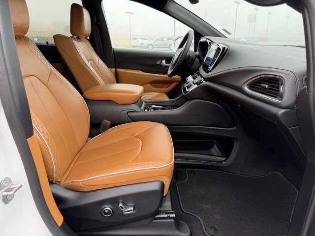 Used 2022 Chrysler Pacifica Pinnacle image 9