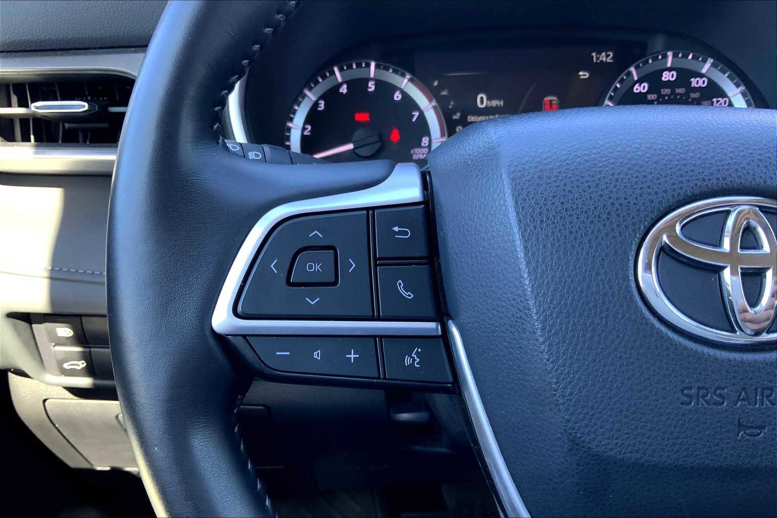 Certified 2023 Toyota Highlander XLE image 20