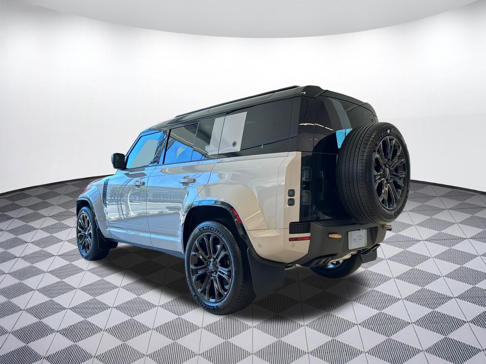 New 2026 Land Rover Defender 110 OCTA AWD/4WD image 3