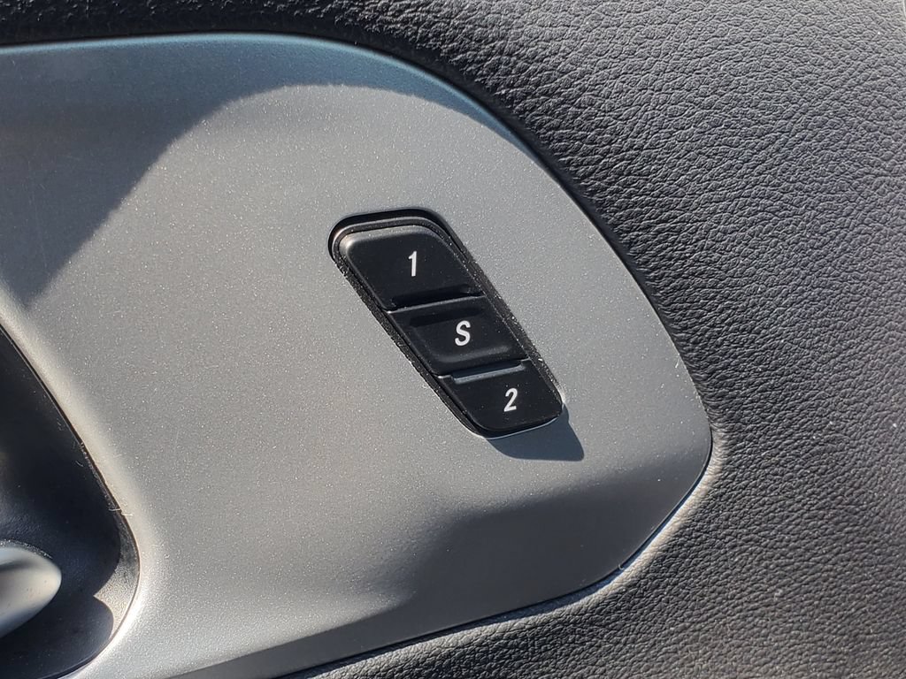 Used 2025 Chrysler Pacifica Limited FWD image 23