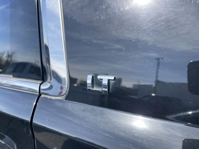 Used 2017 Chevrolet Suburban LT image 8