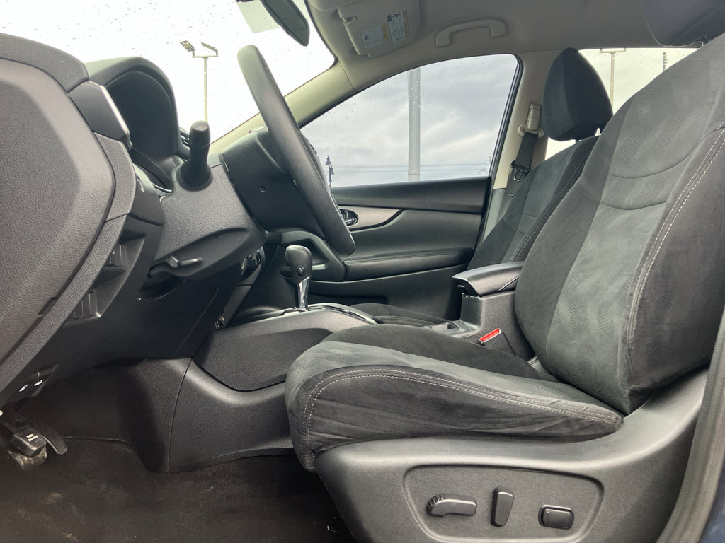 Used 2016 Nissan Rogue SV image 28