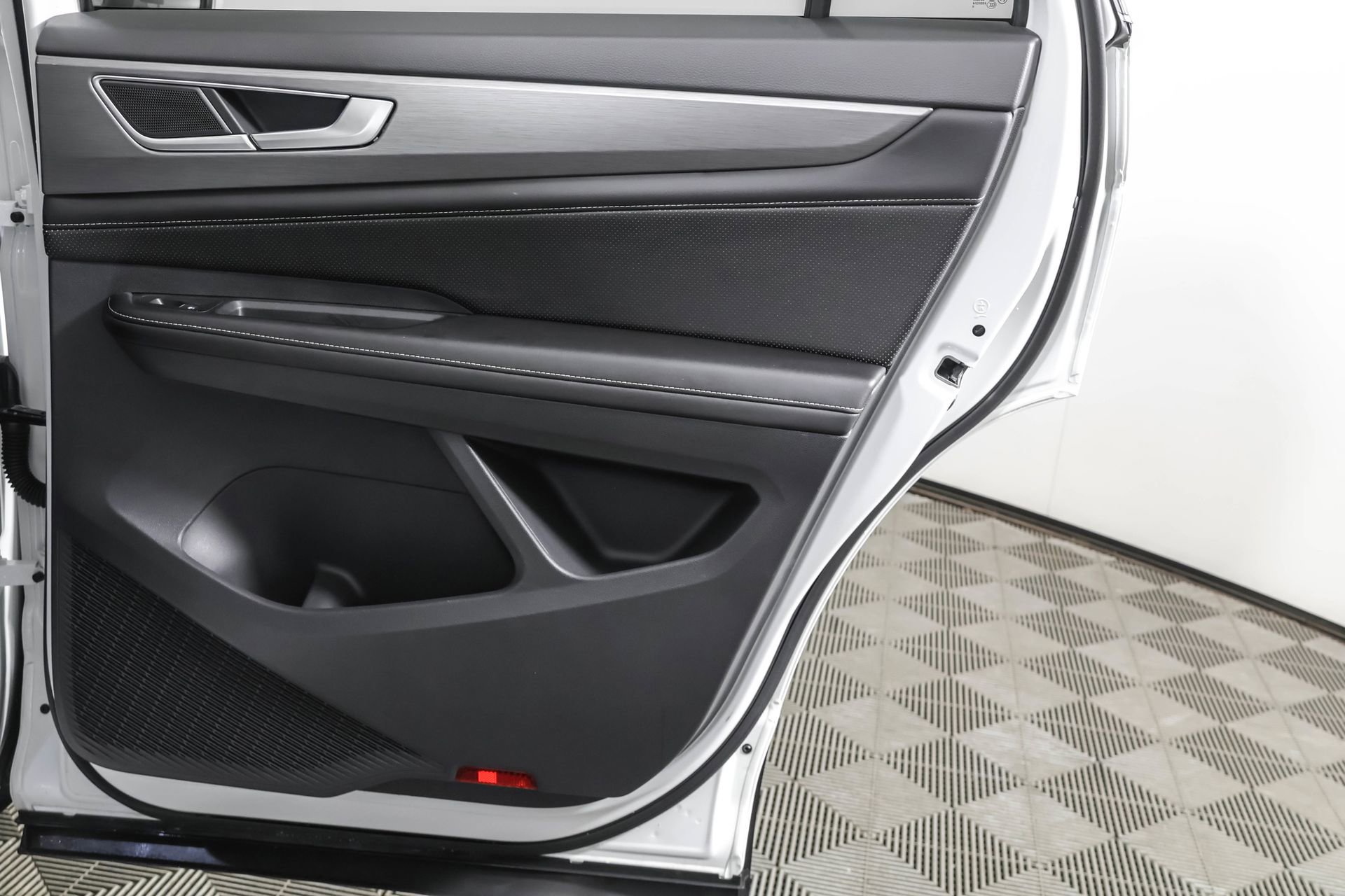 Used 2024 Volkswagen Atlas Cross Sport SE image 40