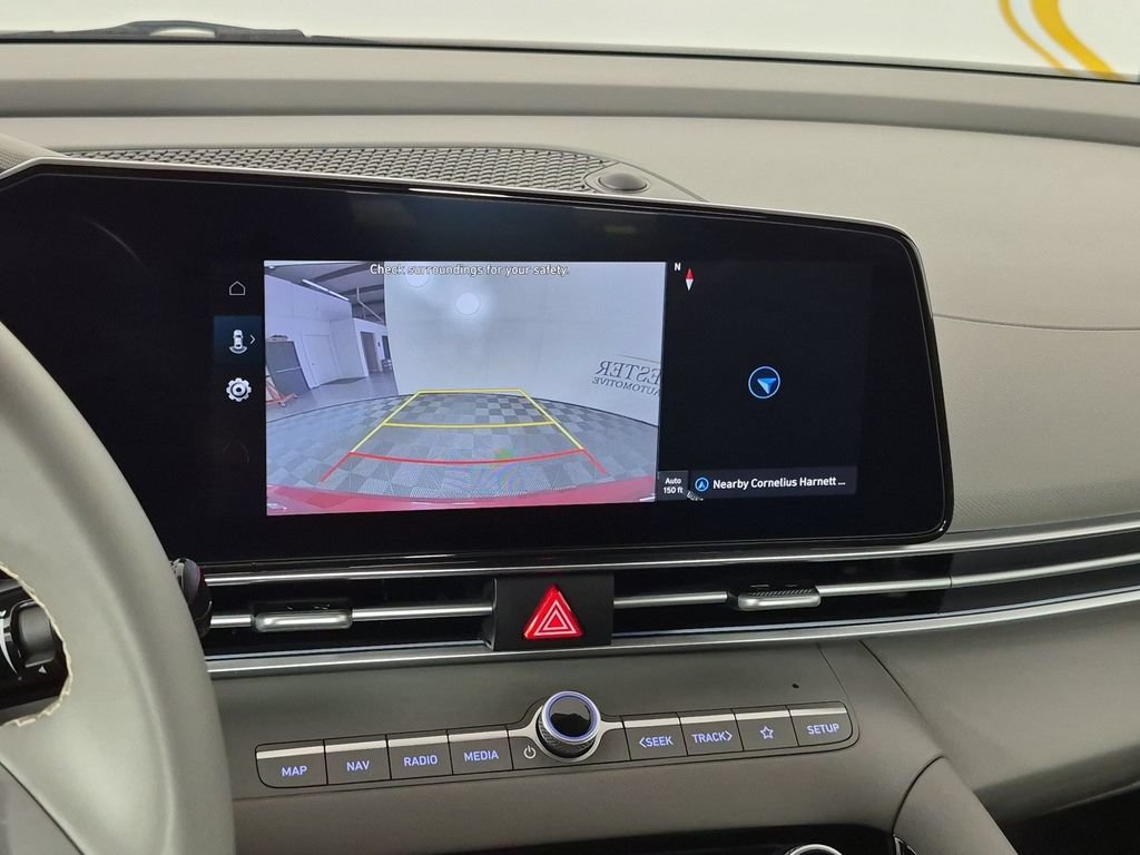 Used 2025 Hyundai Elantra SEL FWD image 25