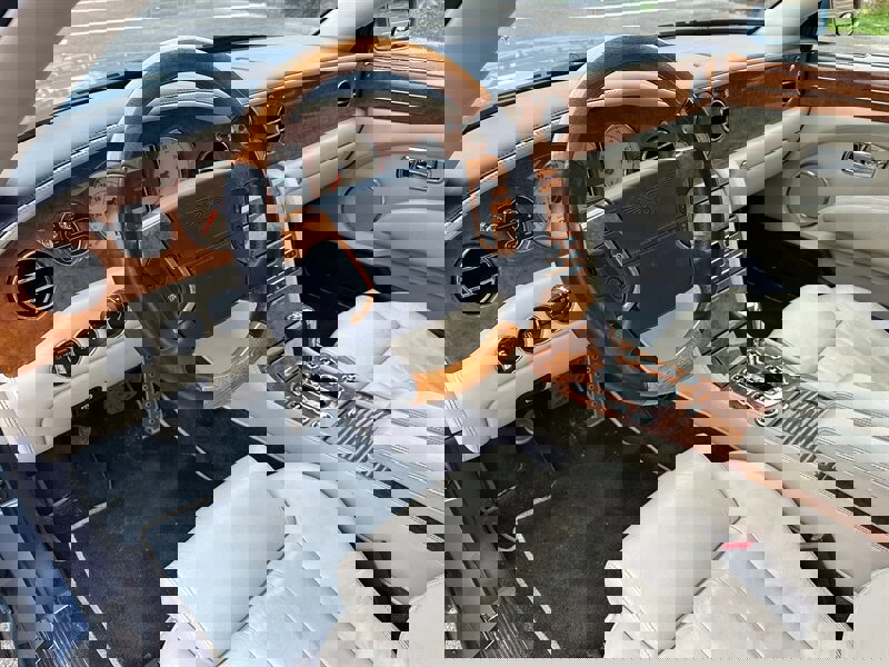 Used 2007 Bentley Azure image 13