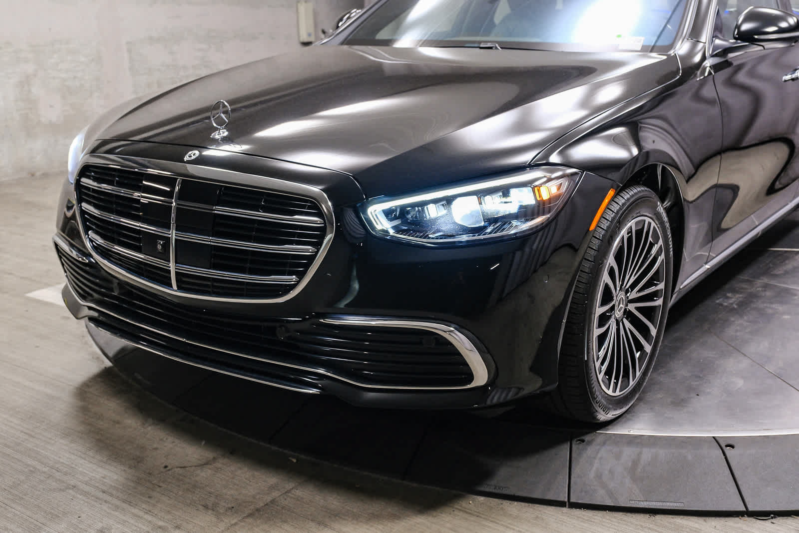 Used 2024 Mercedes-Benz S 580e 4MATIC Sedan image 11