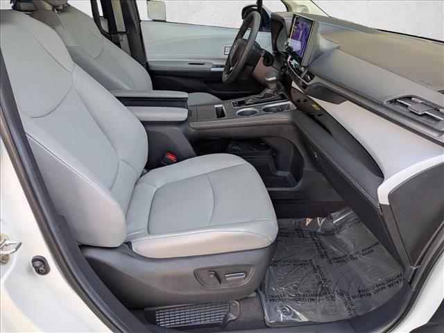 Used 2025 Toyota Sienna XLE w/ XLE Plus Package image 20