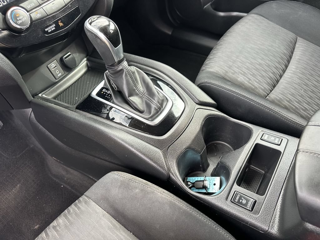 Used 2017 Nissan Rogue SV w/ SV Premium Package FWD image 28