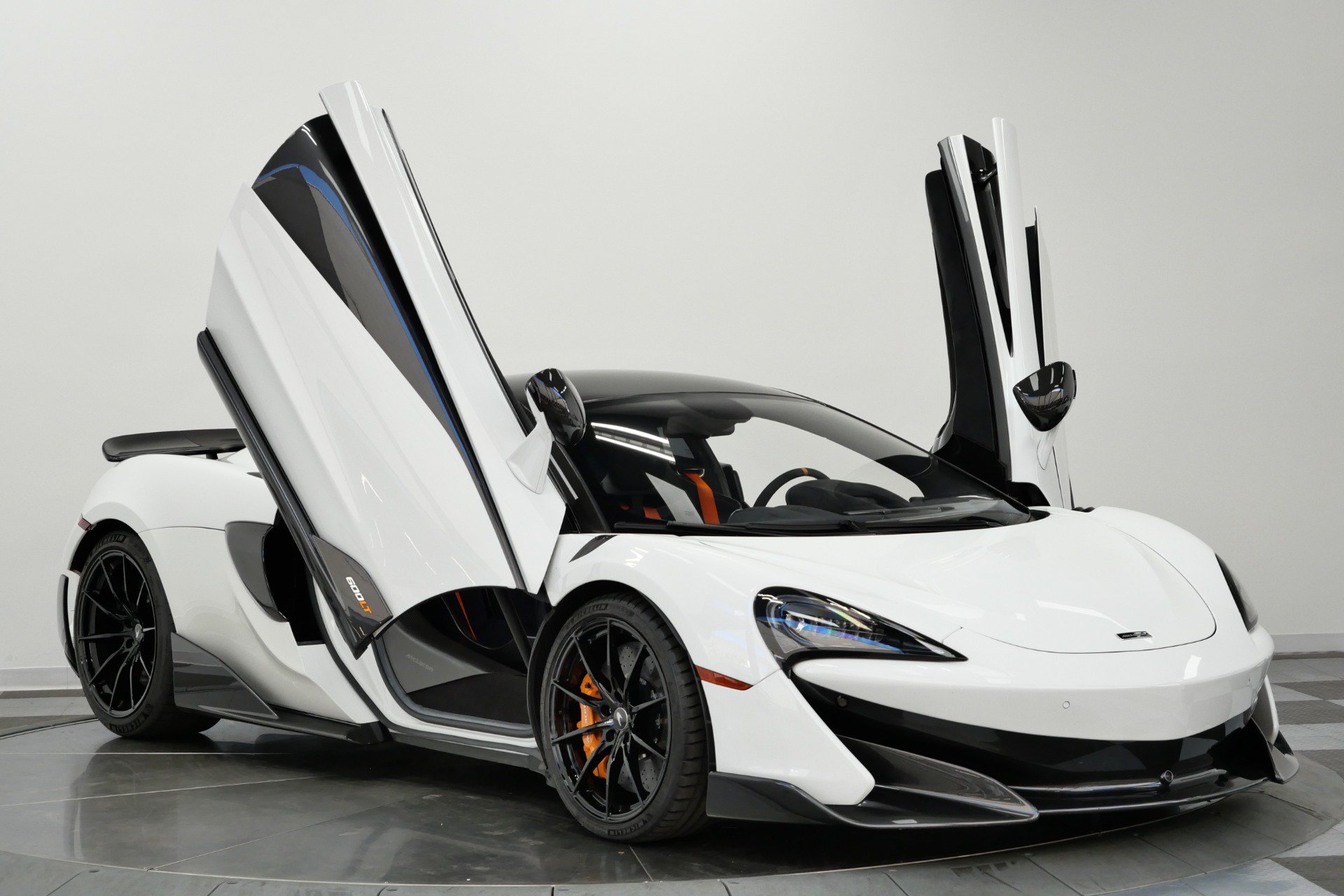 Used 2019 McLaren 600LT RWD image 3