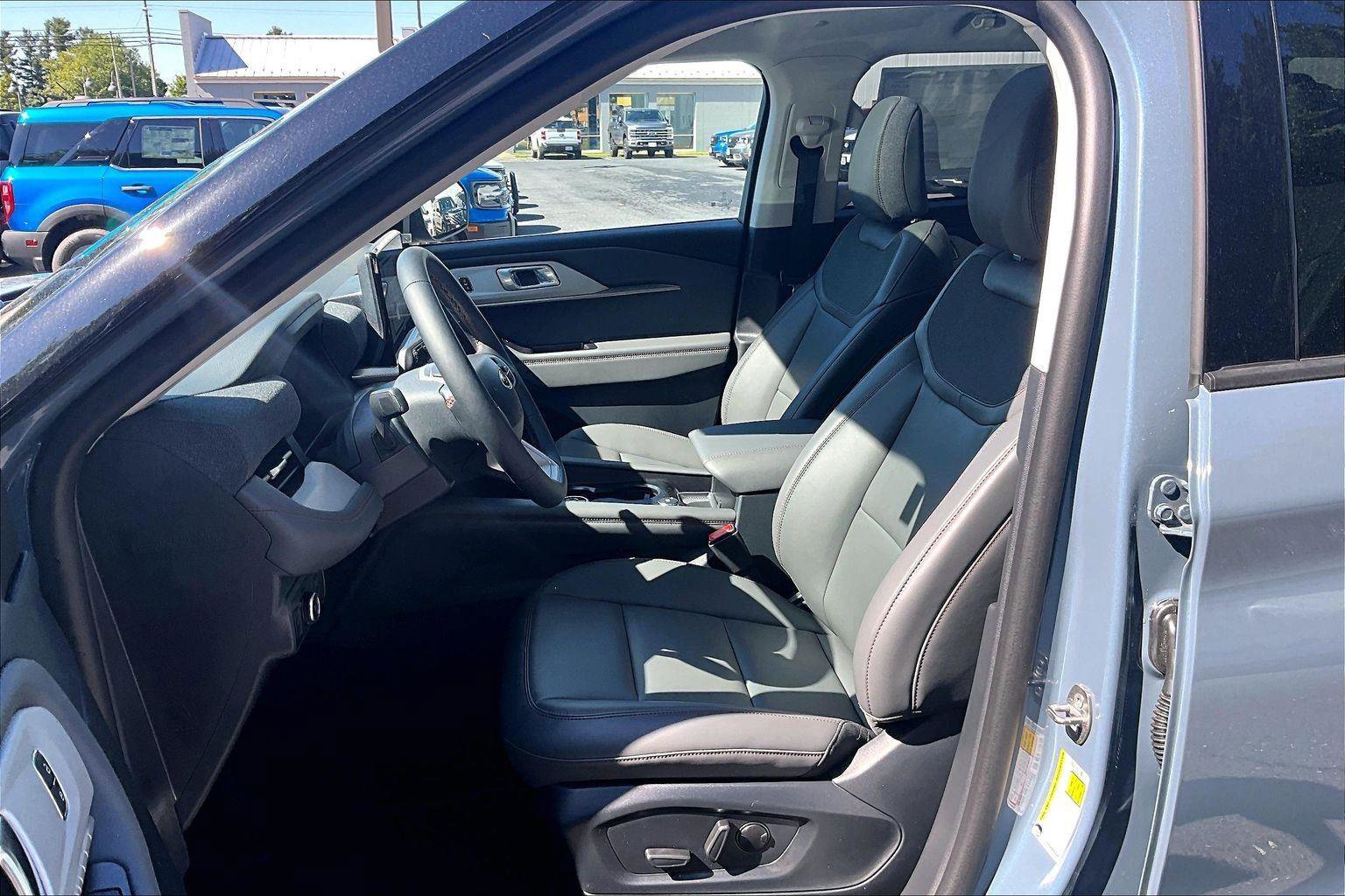 New 2026 Ford Explorer Active AWD/4WD image 9