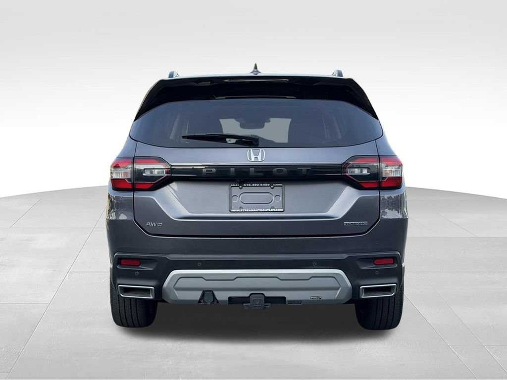 Used 2023 Honda Pilot Touring image 6