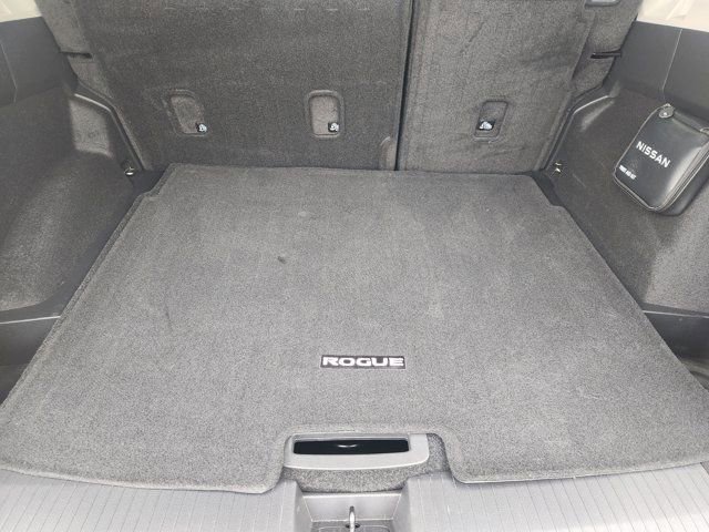 Used 2023 Nissan Rogue S image 40