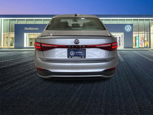 Certified 2025 Volkswagen Jetta SE FWD image 5