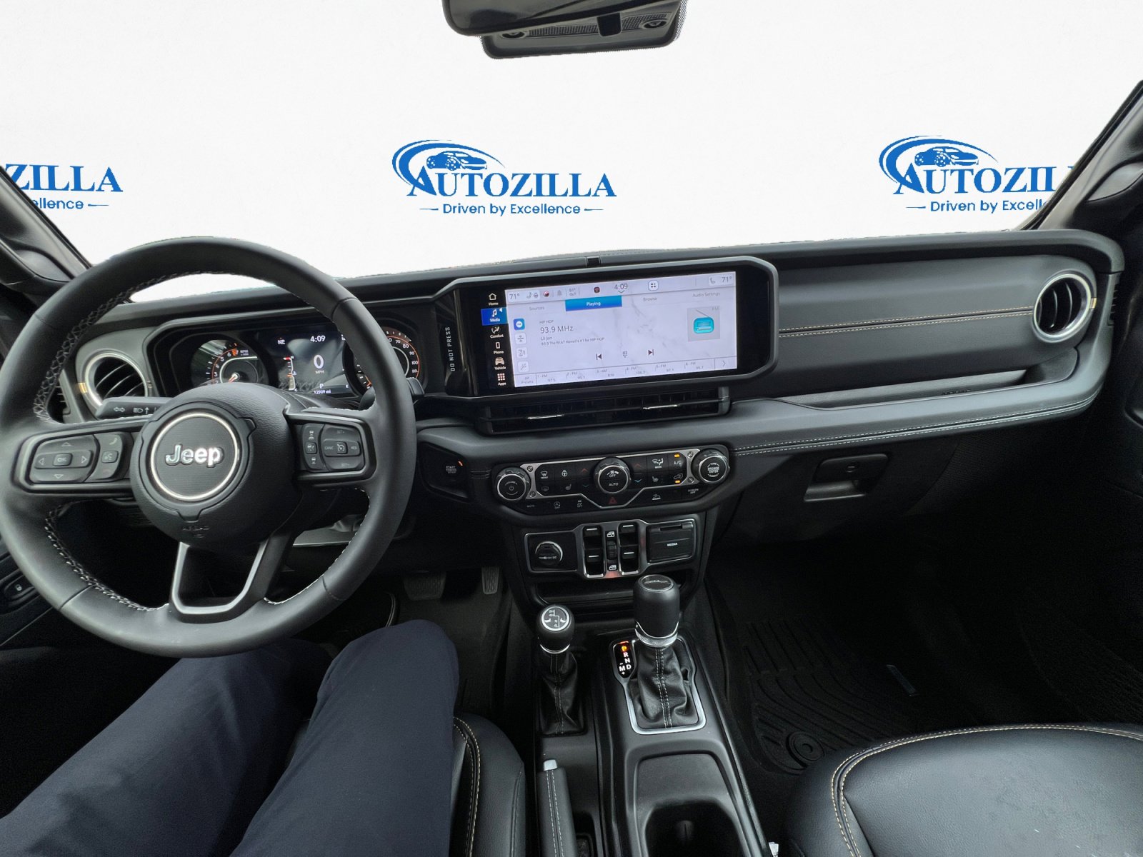 Used 2025 Jeep Gladiator Sport image 13