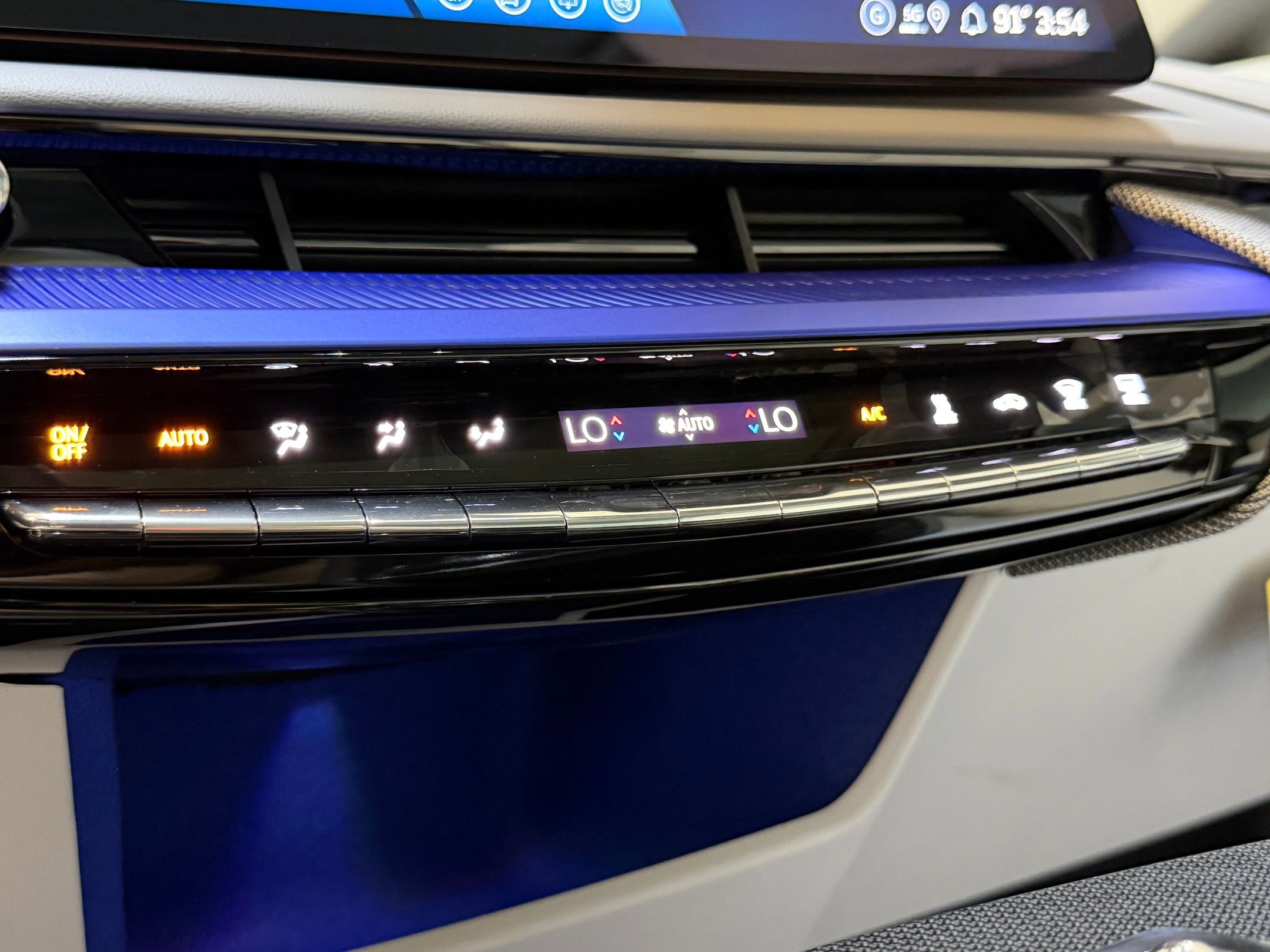 New 2025 Cadillac Optiq Sport 2 w/ LPO, Floor Liner Package image 32