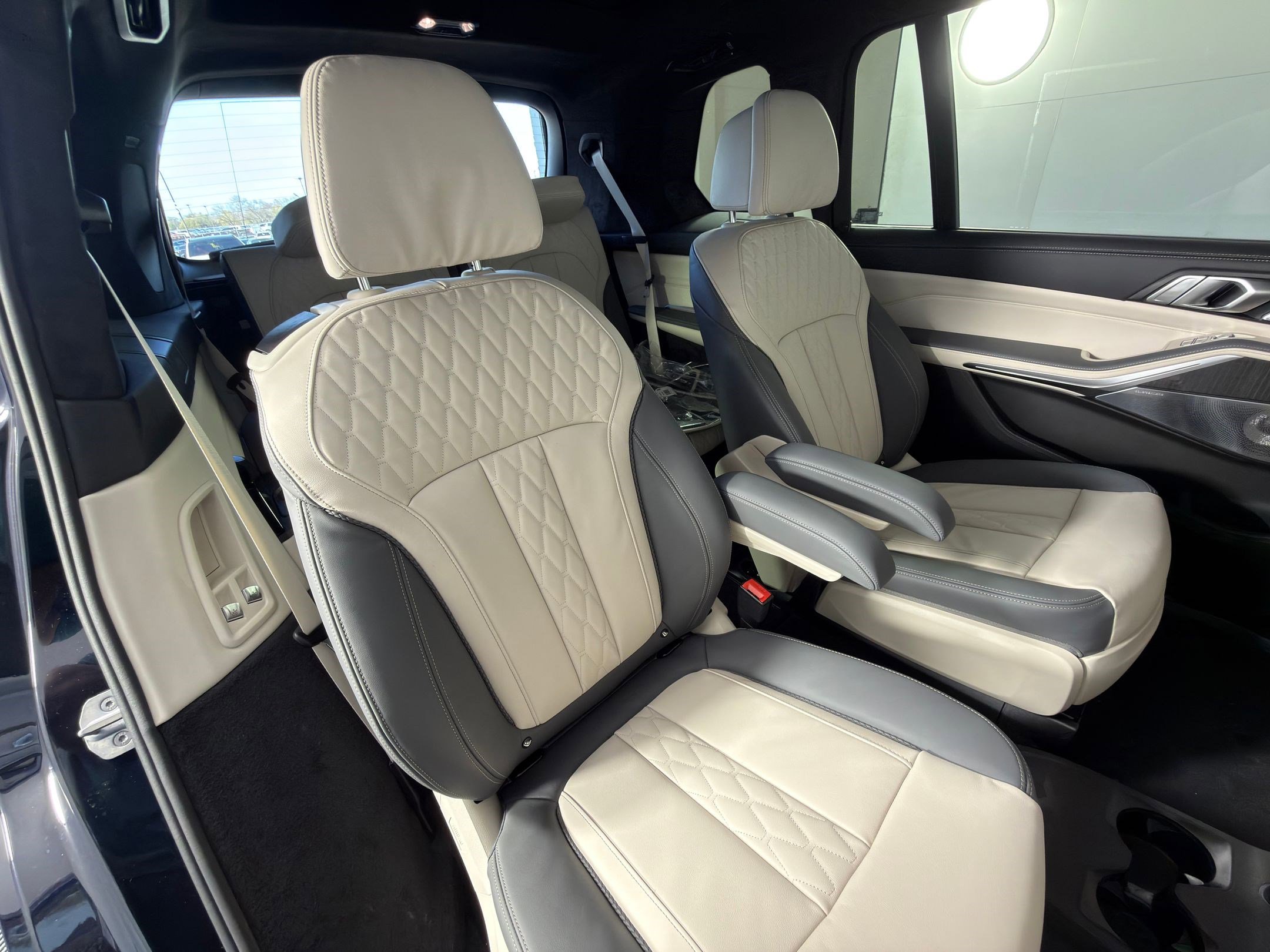 New 2026 BMW ALPINA XB7 image 33