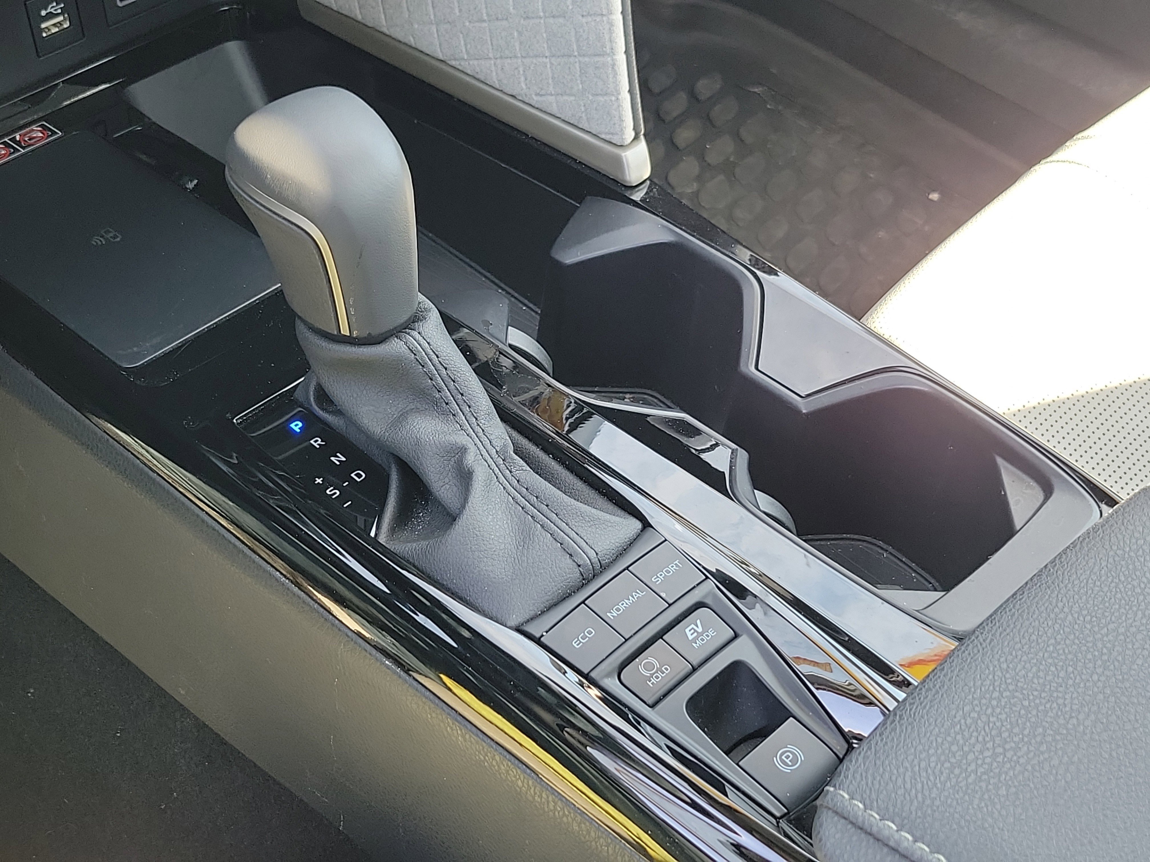 Used 2025 Toyota Camry XLE w/ Premium Plus Package image 31