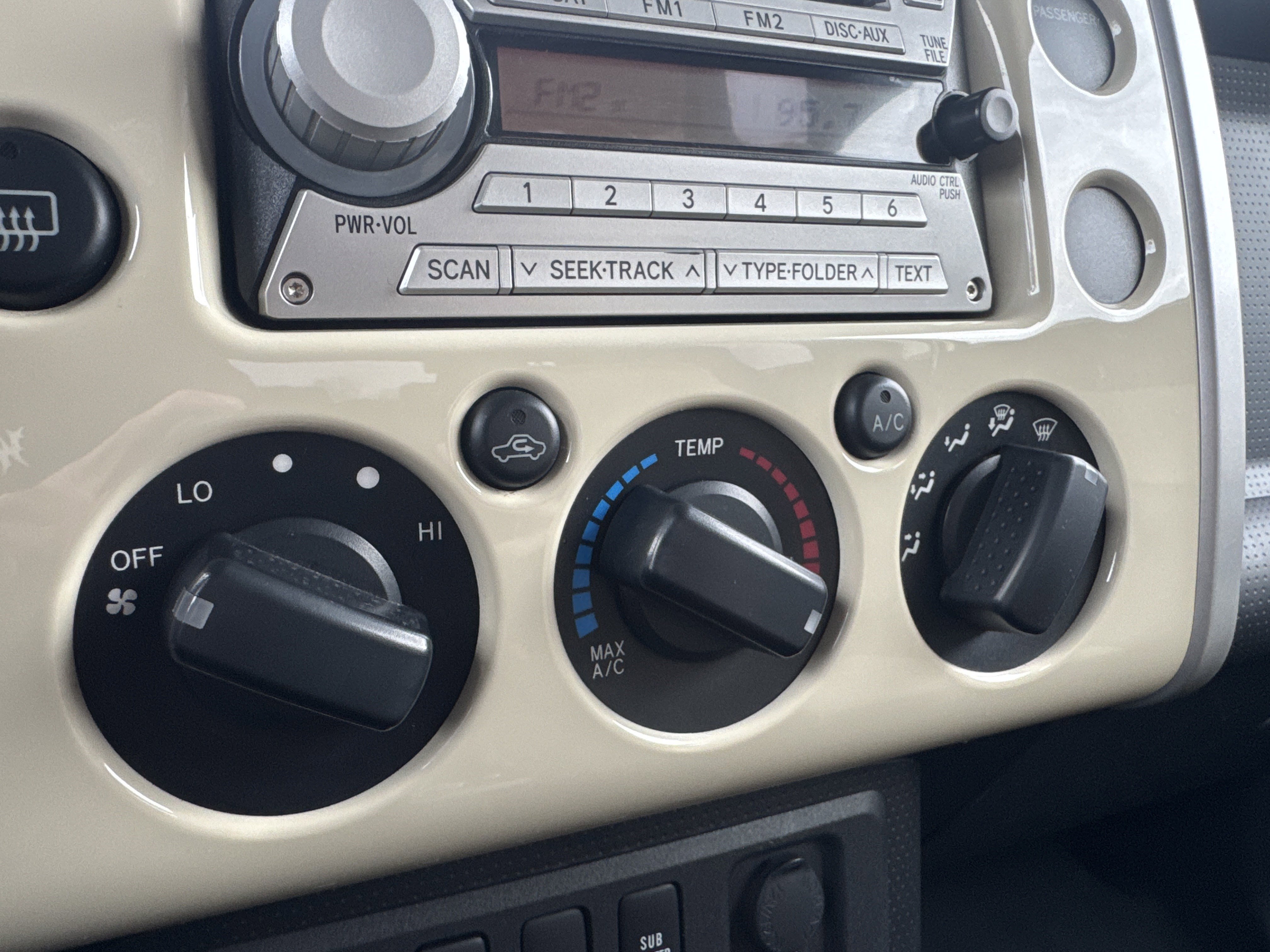 Used 2010 Toyota FJ Cruiser 4WD image 28