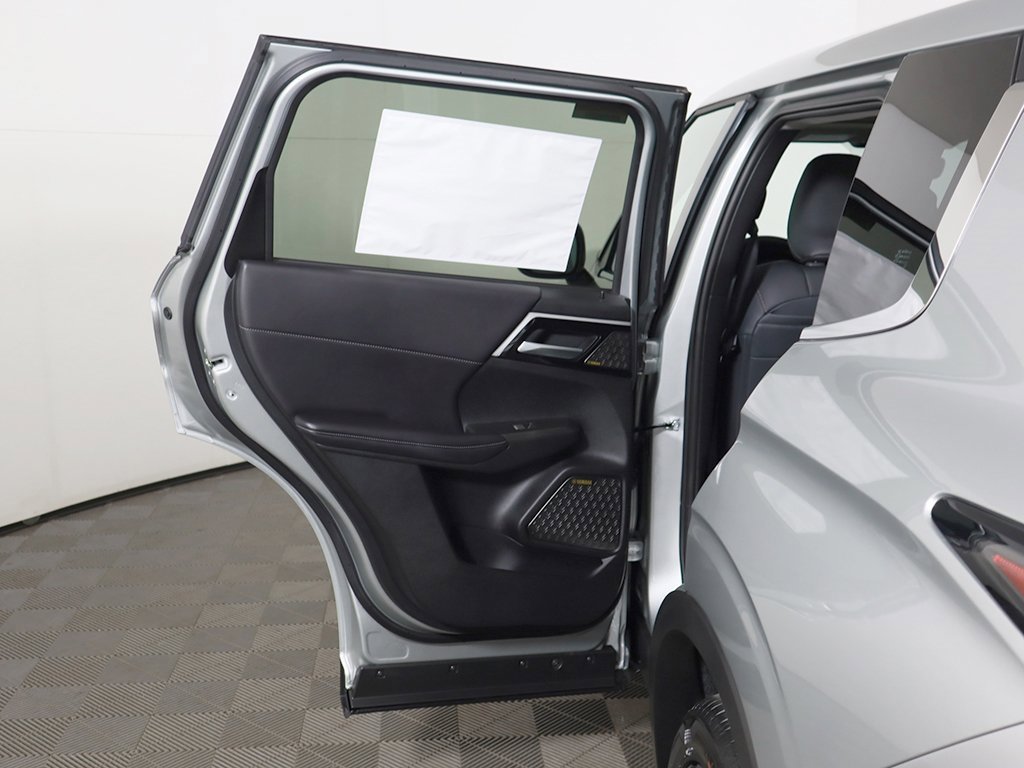 New 2025 Mitsubishi Outlander SE image 24