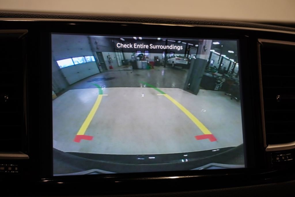 Certified 2023 Chrysler Pacifica Touring-L image 20