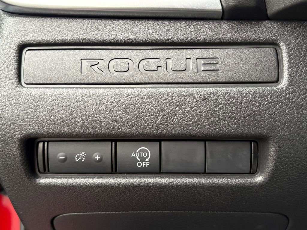 Used 2023 Nissan Rogue S FWD image 3