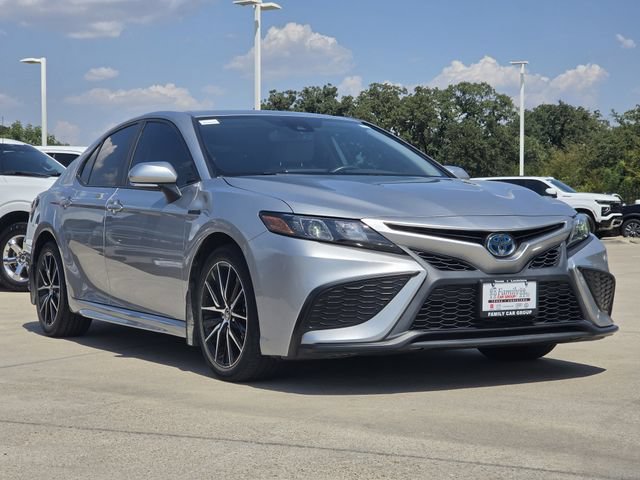 Used 2021 Toyota Camry SE w/ Audio Upgrade Package FWD image 2