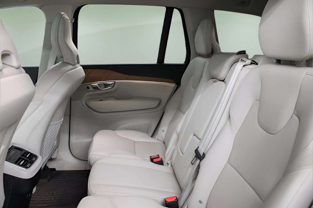 Certified 2022 Volvo XC90 T6 Momentum w/ Advanced Package AWD/4WD image 21