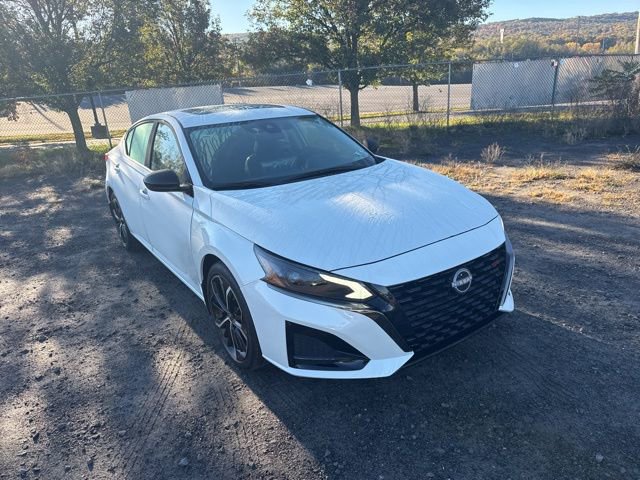 New 2025 Nissan Altima 2.5 SR w/ SR Premium Package FWD image 4