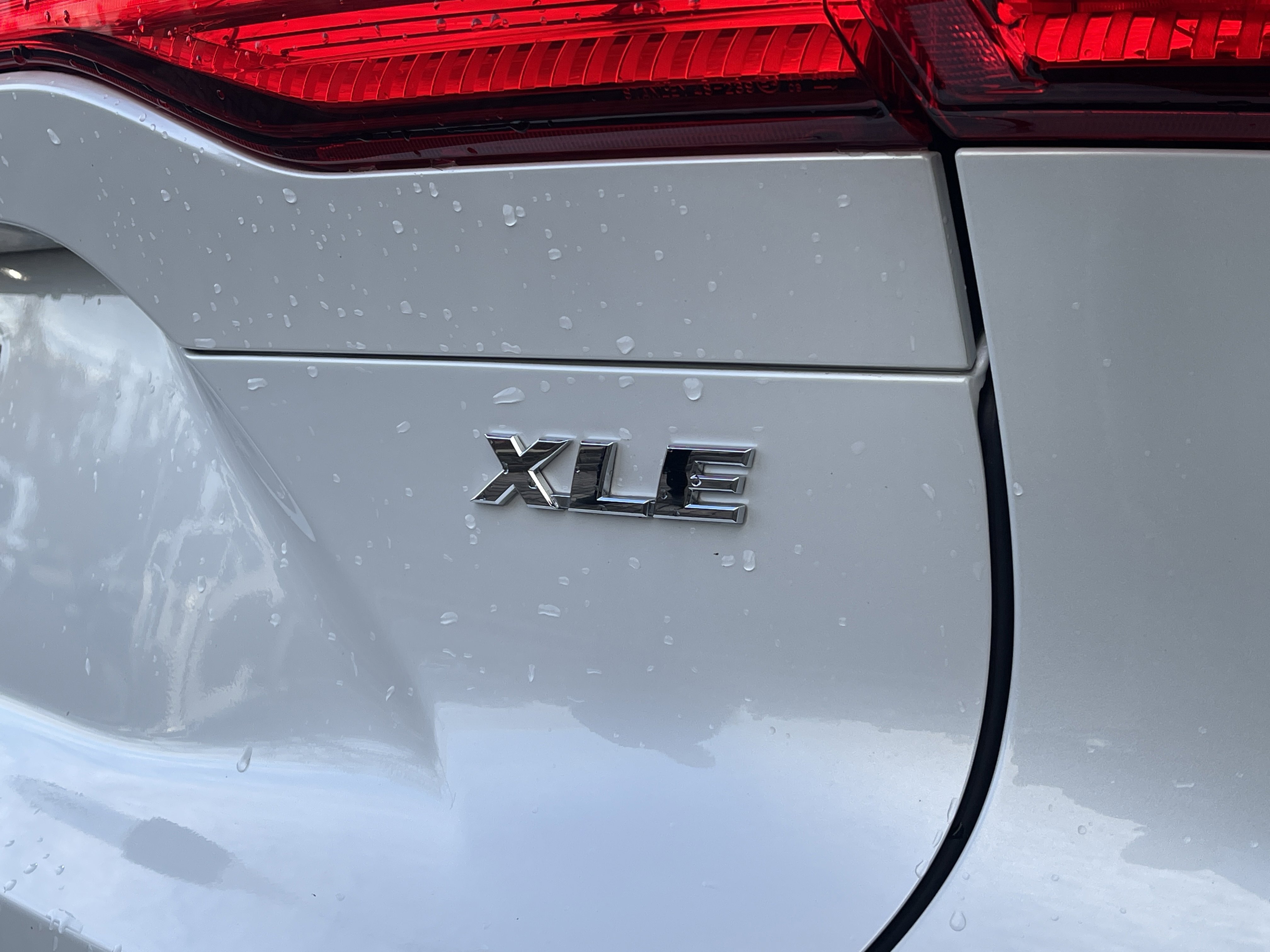 Used 2023 Toyota Venza XLE image 12