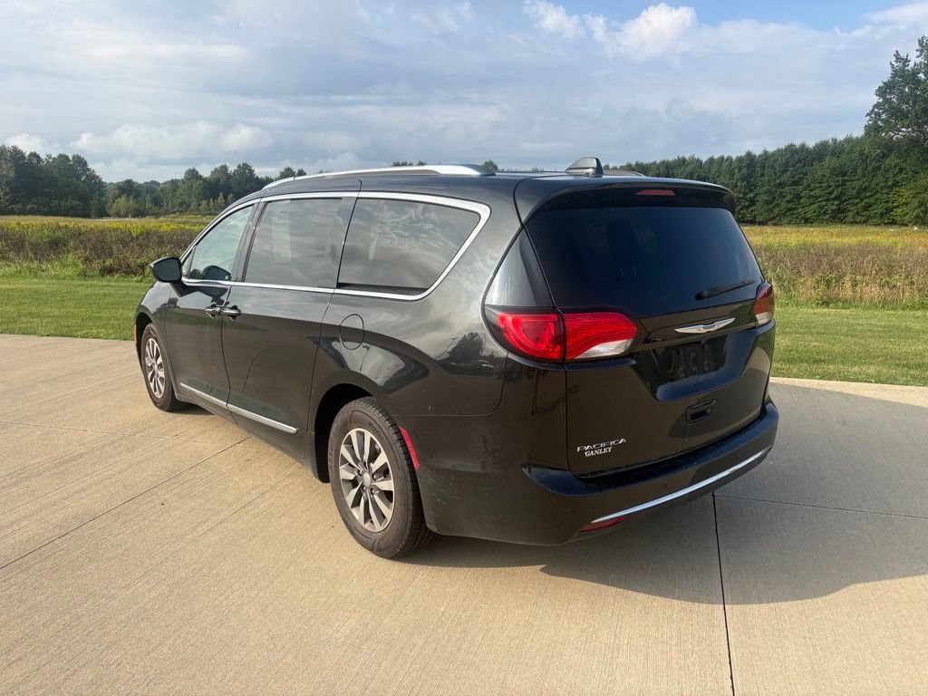 Used 2020 Chrysler Pacifica Touring-L Plus FWD image 4