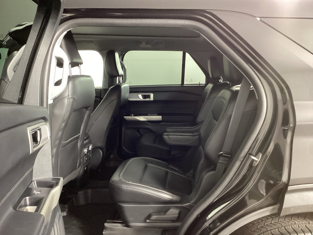 Used 2023 Ford Explorer XLT w/ Equipment Group 202A AWD/4WD image 15