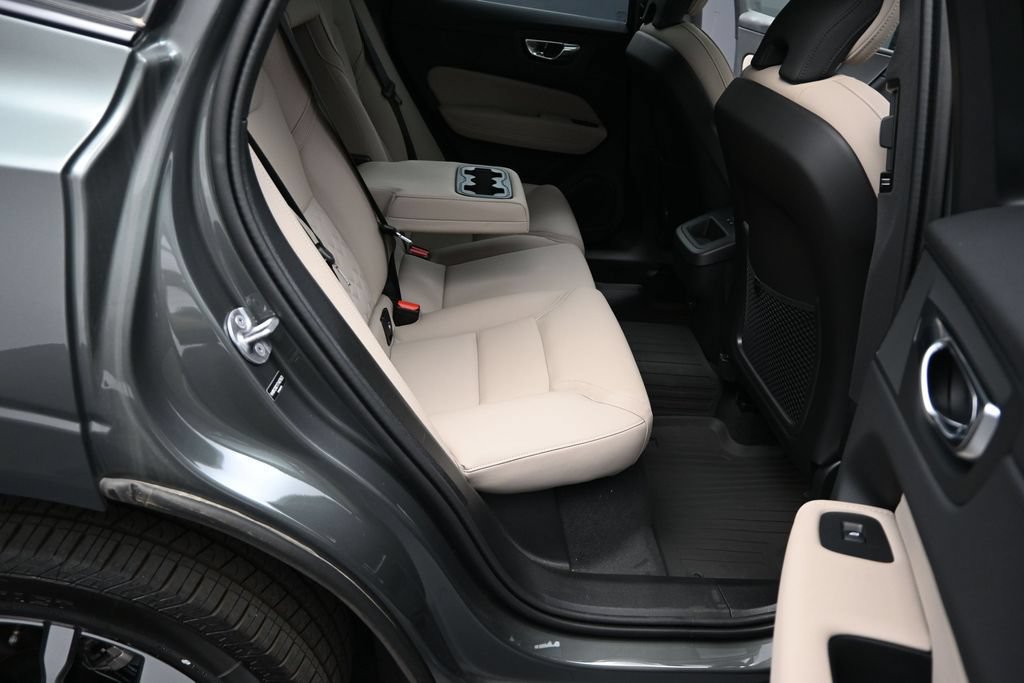 New 2026 Volvo XC60 B5 Plus w/ Protection Package Premier AWD/4WD image 17
