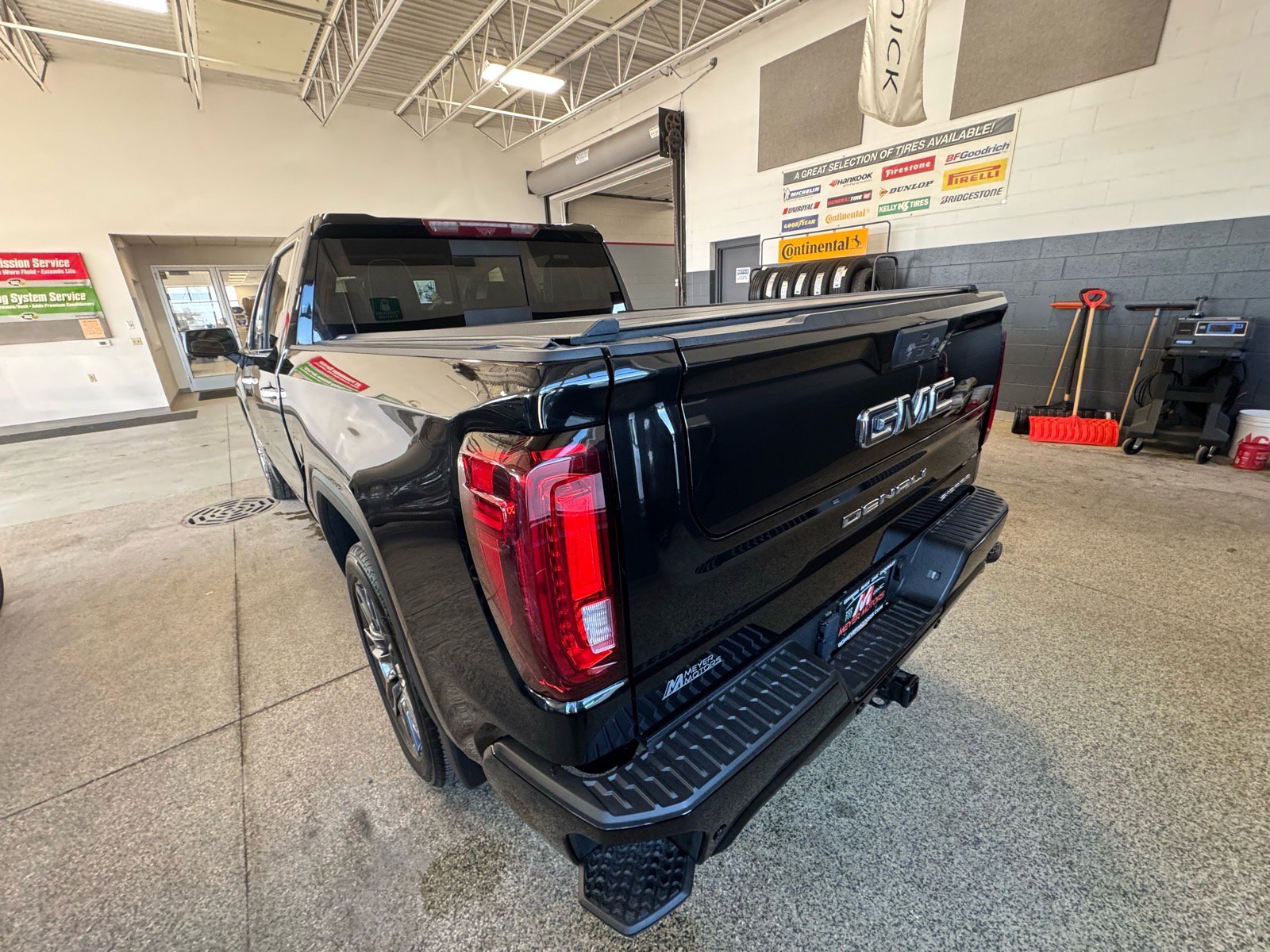 Used 2023 GMC Sierra 1500 Denali Ultimate image 7