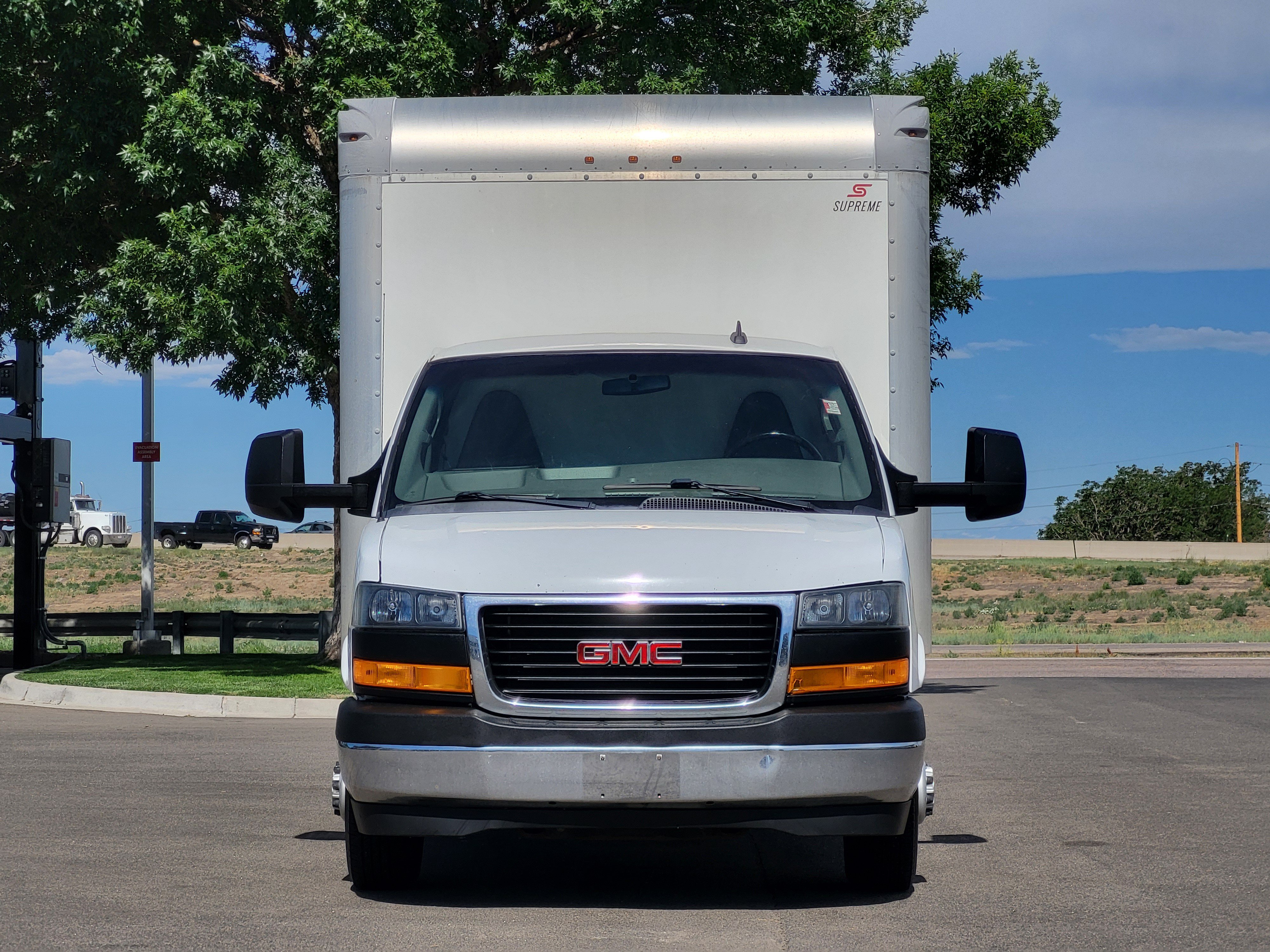 Used 2018 GMC Savana 4500 w/ Power Convenience Package RWD image 2
