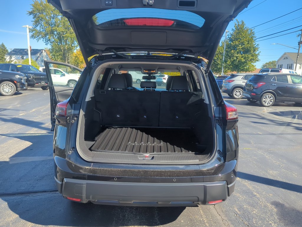 Used 2025 Nissan Rogue SV w/ Rock Creek Premium Package AWD/4WD image 17