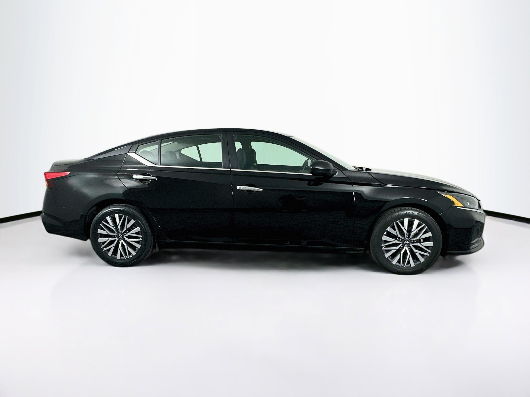 Used 2025 Nissan Altima 2.5 SV FWD image 10