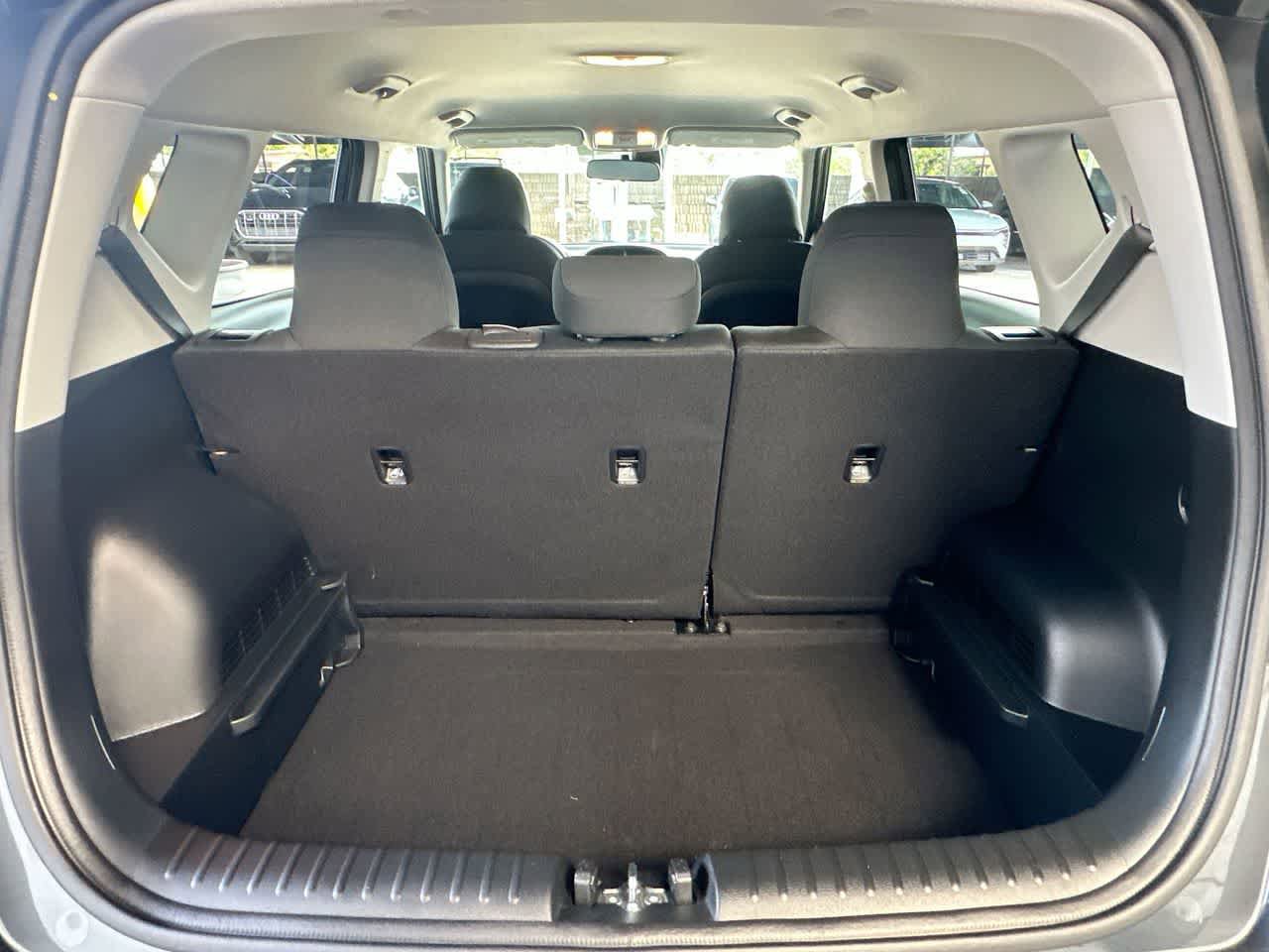 Used 2025 Kia Soul LX w/ LX Technology Package FWD image 25