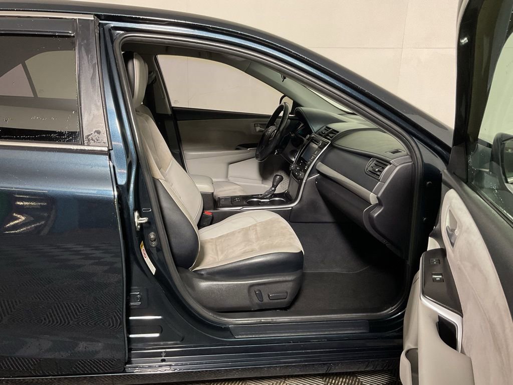 Used 2016 Toyota Camry XSE image 27