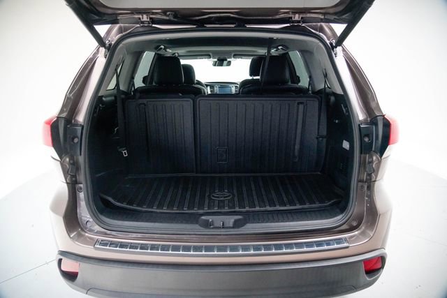 Used 2018 Toyota Highlander XLE w/ Protection Package #3 AWD/4WD image 3