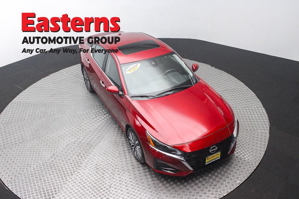 Used 2023 Nissan Altima 2.5 SV w/ SV Premium Package AWD/4WD image 3