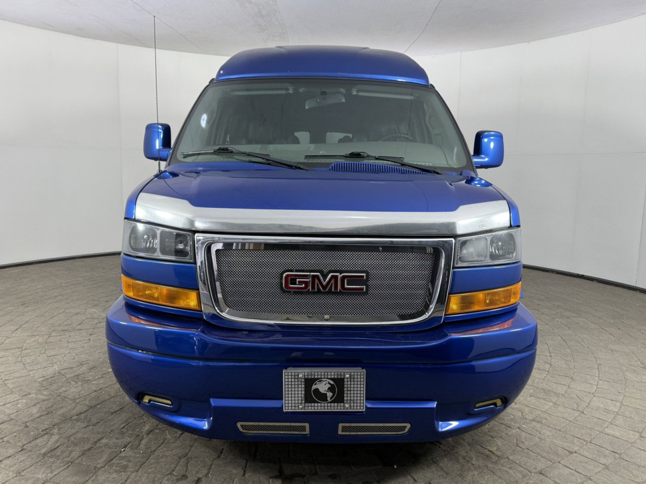 Used 2018 GMC Savana 2500 w/ Enhanced Convenience Package RWD image 2