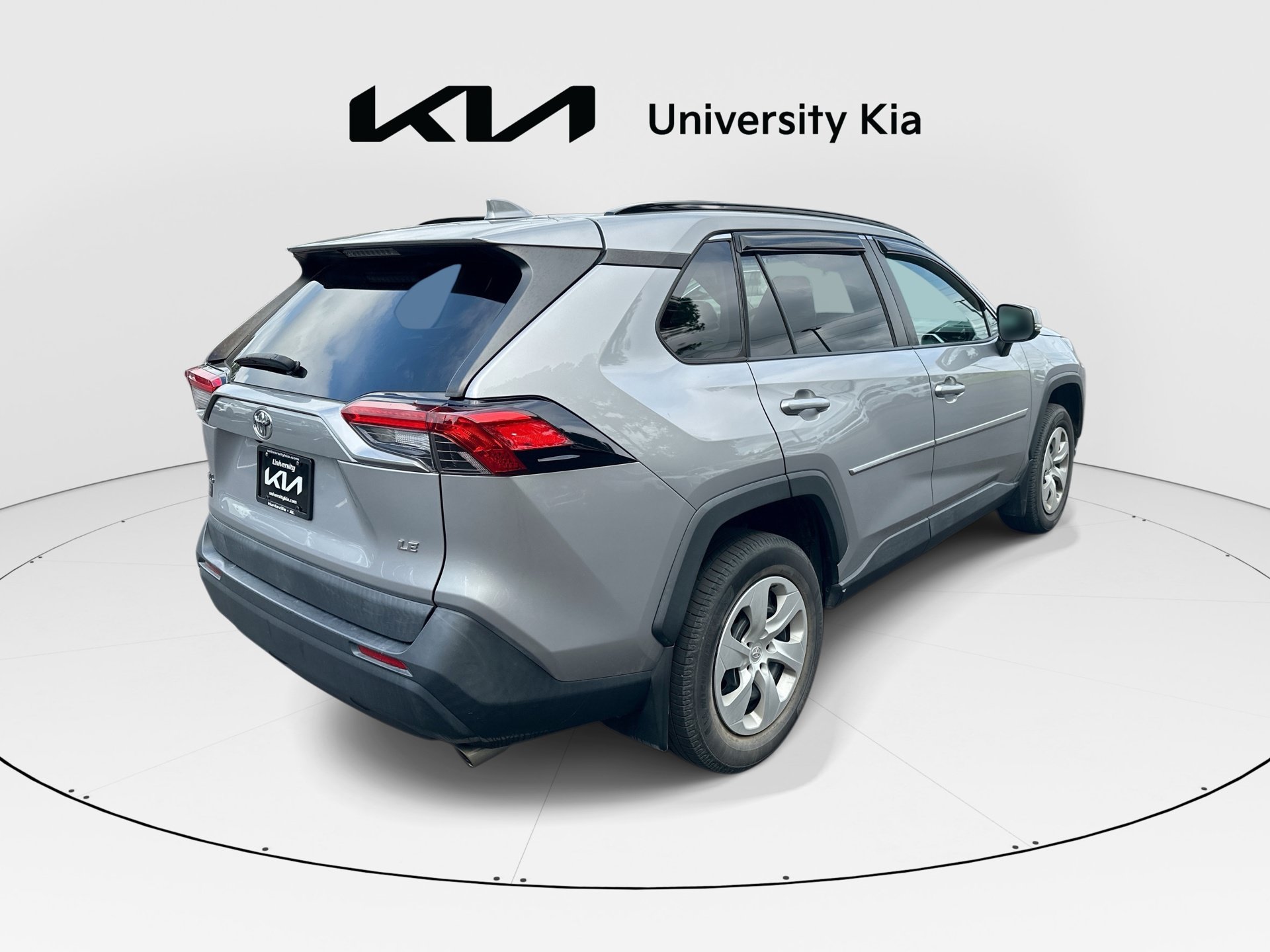 Used 2019 Toyota RAV4 LE FWD image 8