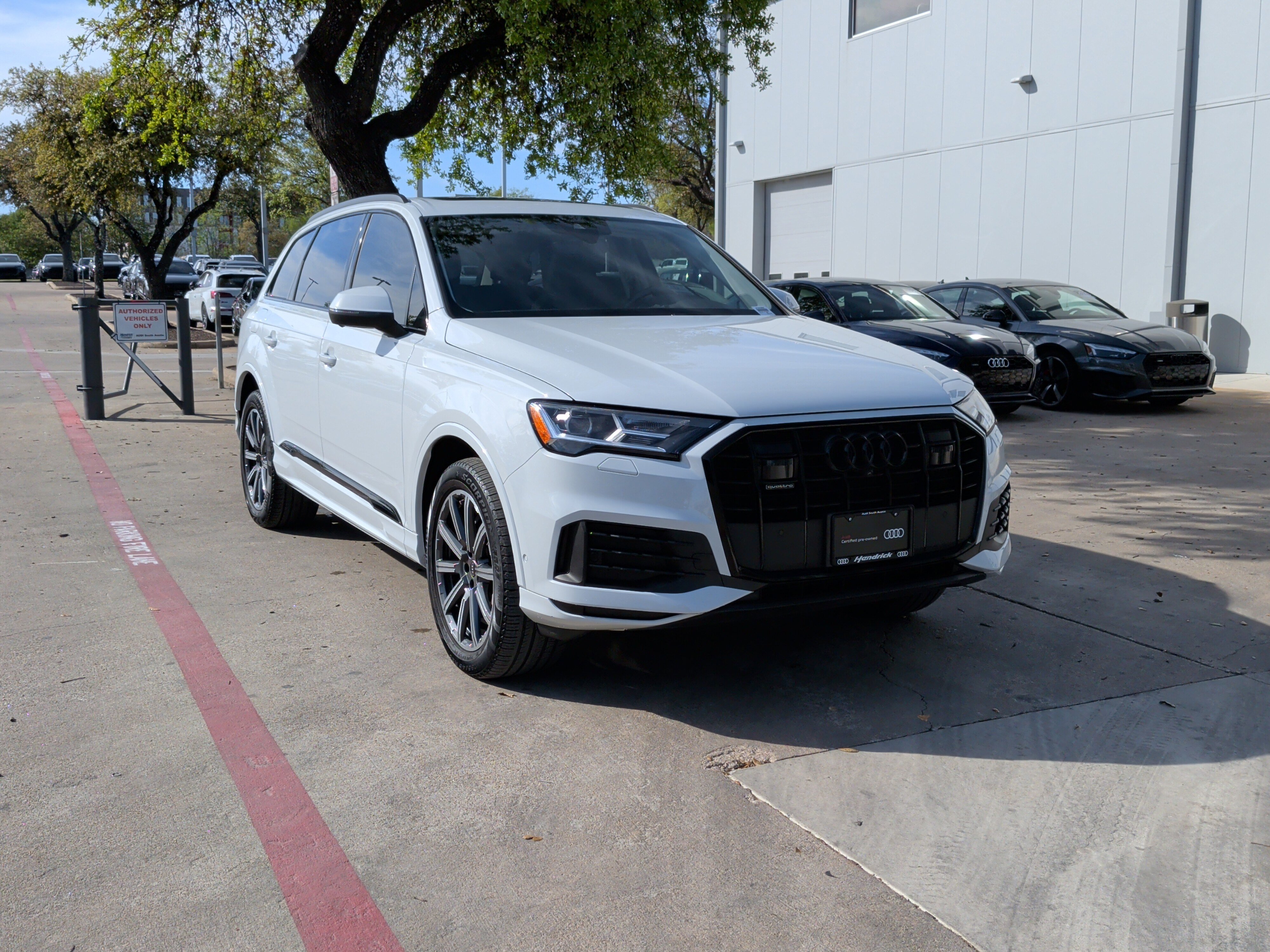 Used 2023 Audi Q7 Premium Plus w/ Premium Plus Package image 2